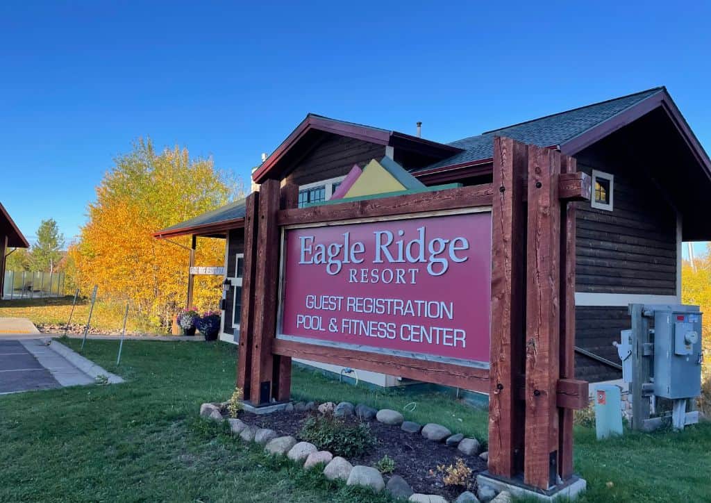 A sign at Eagle Ridge Resort, welcoming guests to the Grand Marais lodging option.